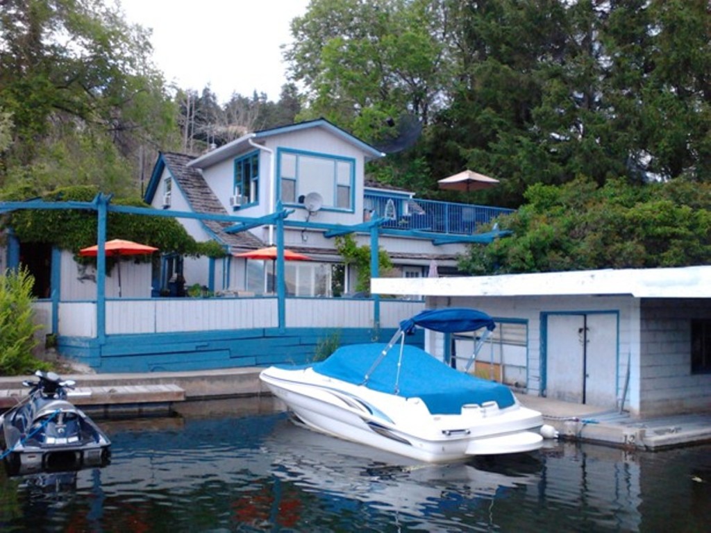 Duck & Pug Lakeshore Suites, Peachland, BC